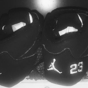 Baby jordan tennis shoes.